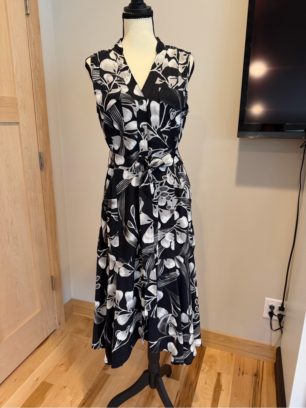 White House Black Market Black and White Floral Midi Dress